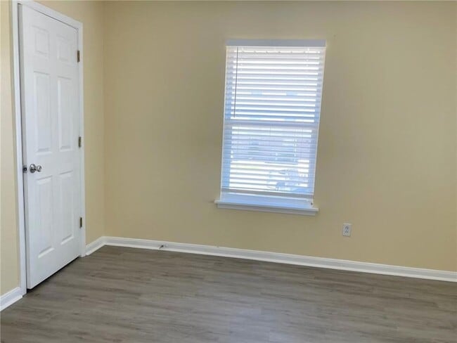 Building Photo - 213 Rosebud St