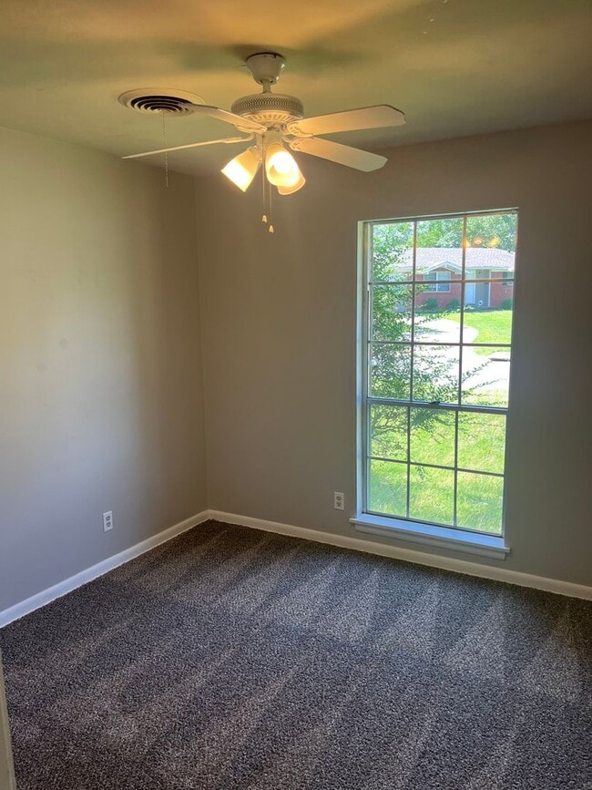 Building Photo - 4822 Greenfield Dr