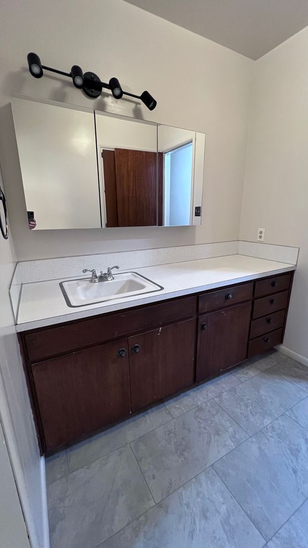 Building Photo - South Hill Charming 3 bed 2 bath in quiet ...