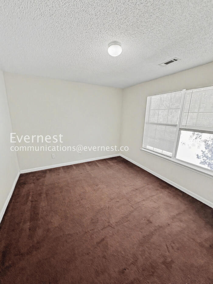 Building Photo - 7688 Creekside Ln