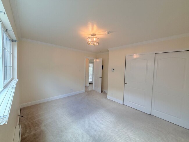 Building Photo - 92 Hendley St