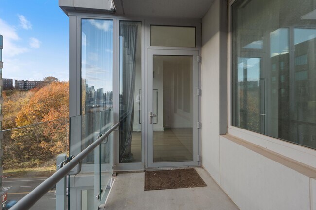 Building Photo - 9 Ave at Port Imperial