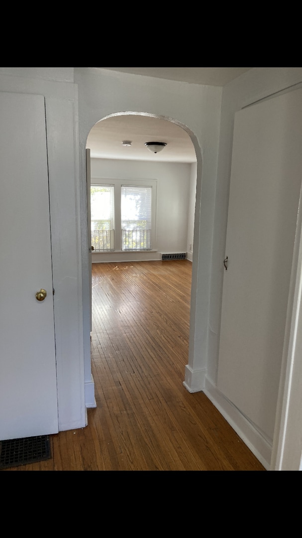 Building Photo - 825 Wilson Ave