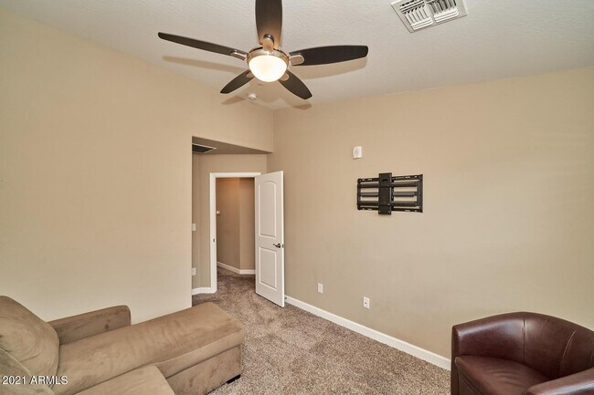 Building Photo - 240 W Juniper Ave