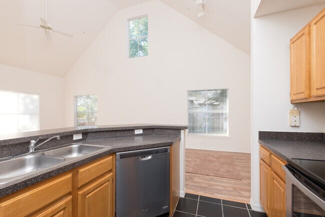 Building Photo - 6025 Westgate Dr
