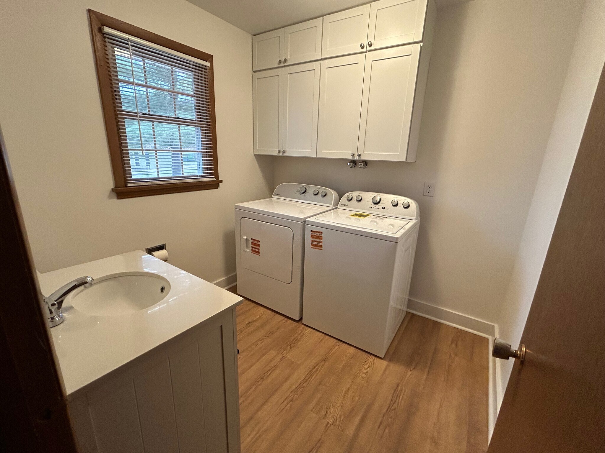 Building Photo - 1511 Hillcrest Ct