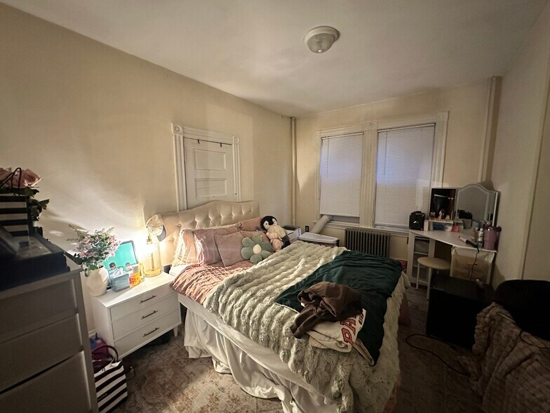 Building Photo - 172 Saint Alphonsus St