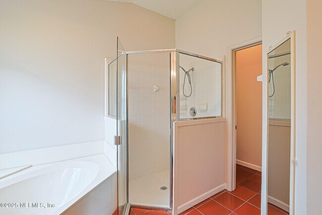 Building Photo - 1561 Stonebriar Rd