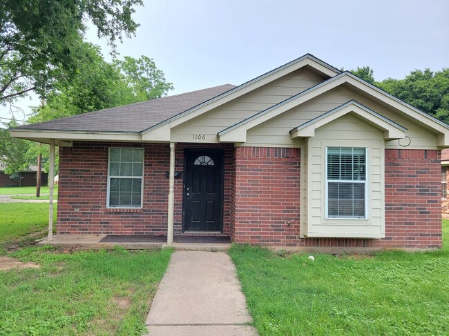 Primary Photo - 1106 Spring St