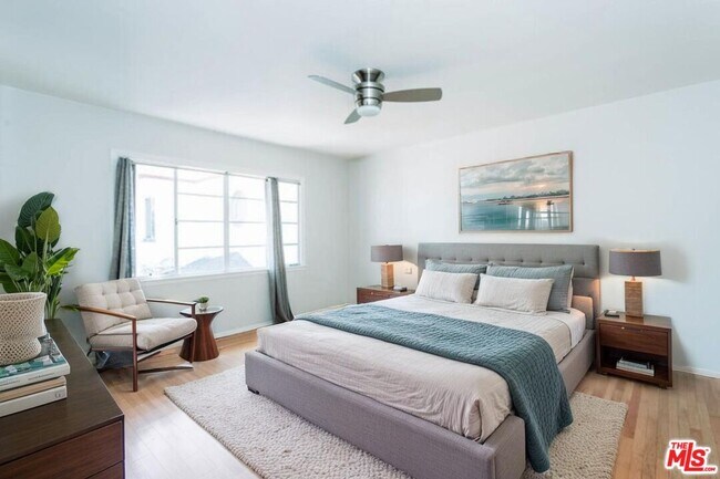 Building Photo - 10961 Strathmore Dr