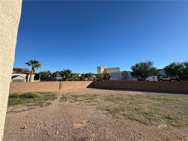 Building Photo - 2721 Pan Pacific Rd