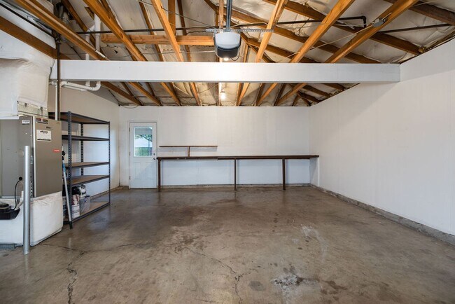 Building Photo - Immaculately maintained 3-bdr/1.5-bath ran...