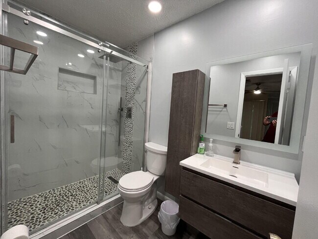 Building Photo - Two-story condominium, featuring 2 bedrooms and 2 1/2 bathrooms