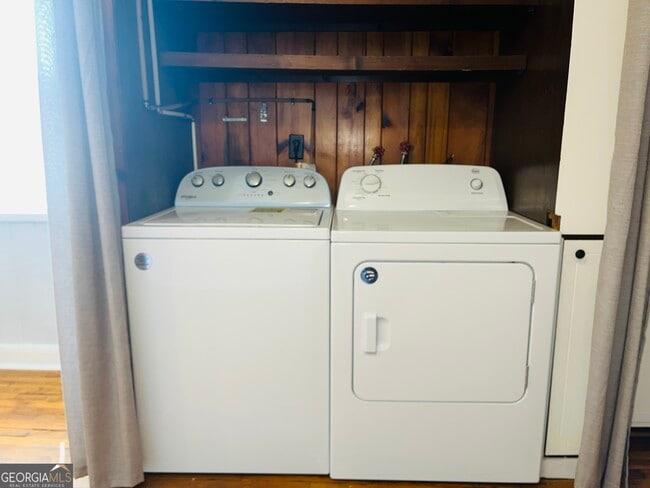 Building Photo - 406 E Main St