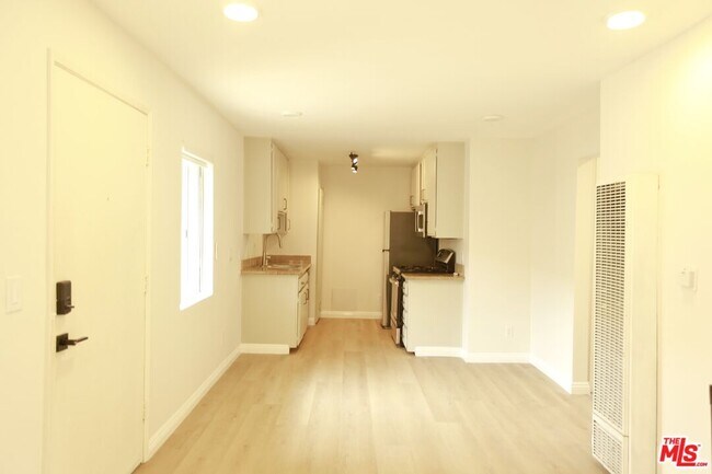Building Photo - 833 Orange Grove Ave