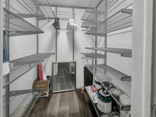 Building Photo - 2 Bedroom, 1 Bath on Peak 8! Updated unit, ground floor, great location!  Heat included!