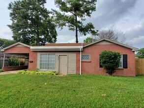 Building Photo - 231 Lincoln Dr