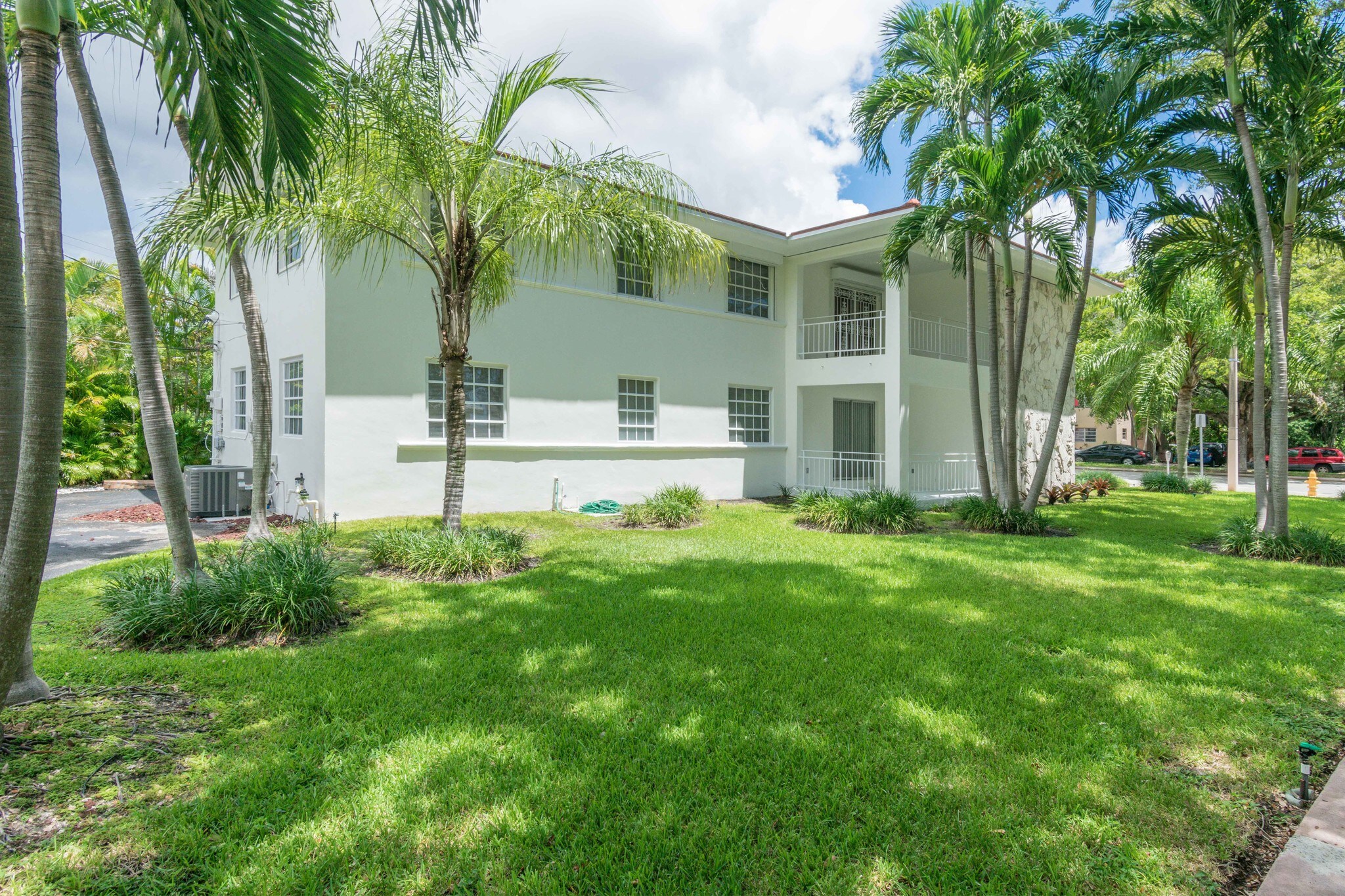 Building Photo - 3912 Ponce de Leon Blvd