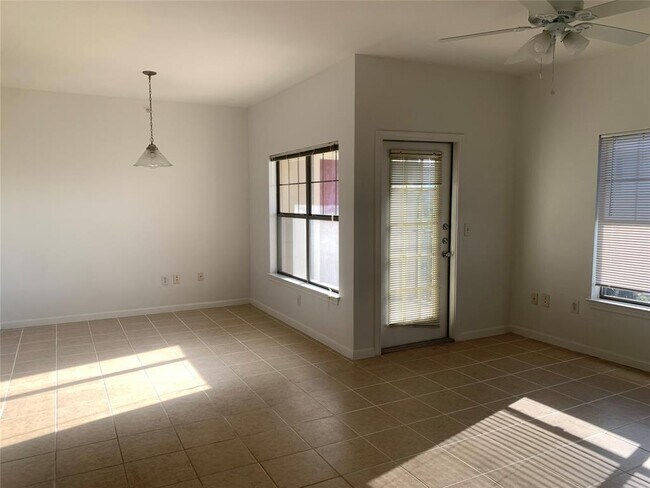 Building Photo - 2320 Gracy Farms Ln