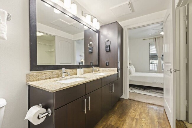 Building Photo - 5445 Town and Country Blvd