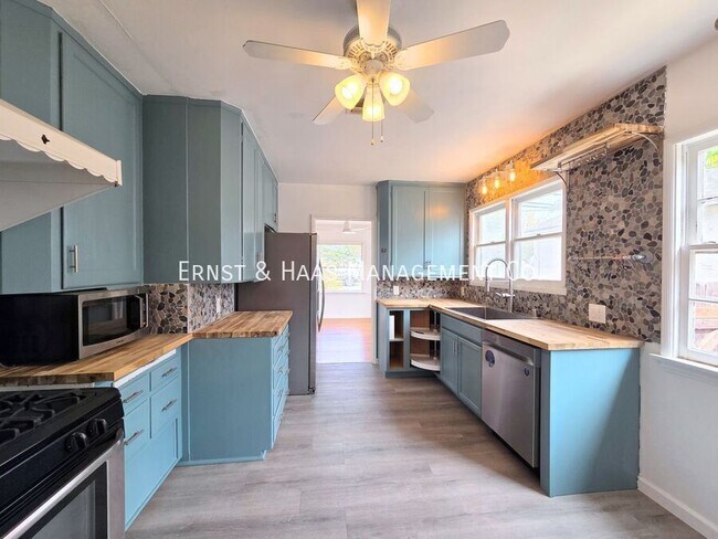 Building Photo - 1067 Ximeno Ave