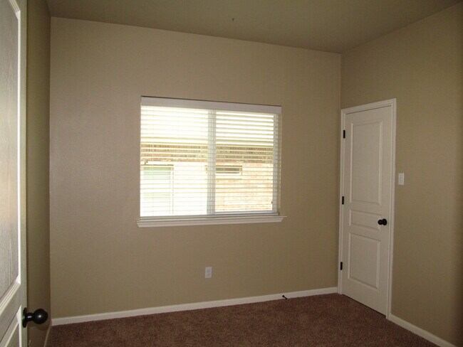 Building Photo - 2515 Twin Ridge Ct