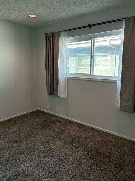 North Facing Bedroom - 1520 Spruce St