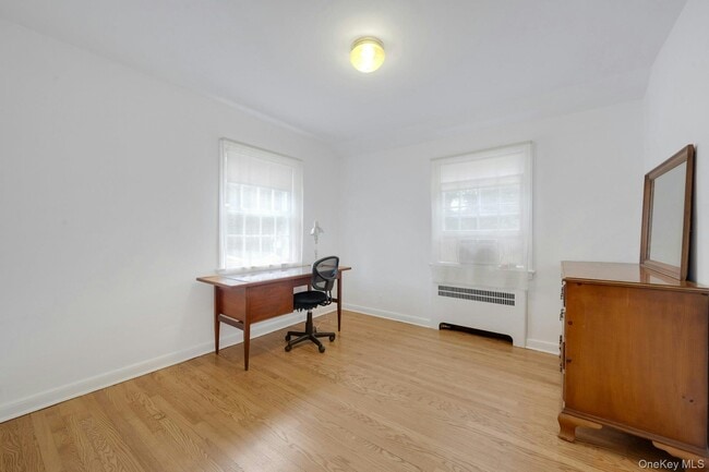Building Photo - 136 White Rd