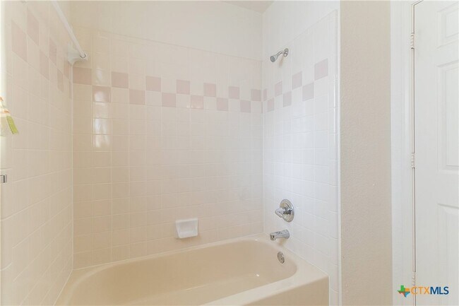 Building Photo - 4514 Hondo Dr