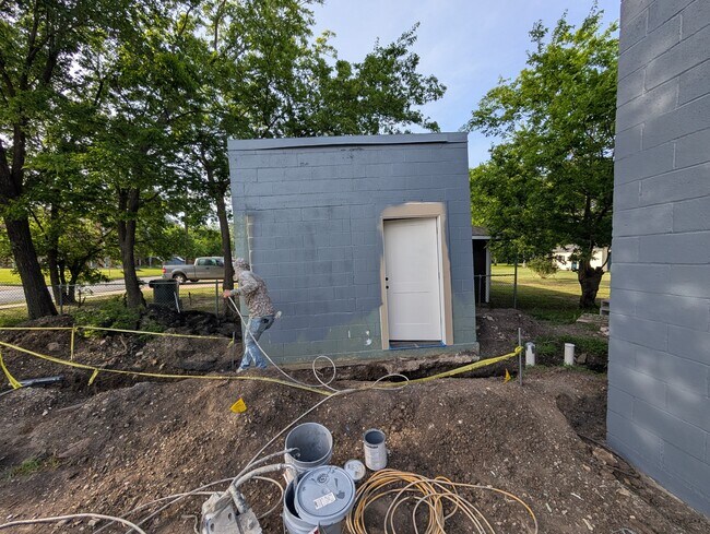 Building Photo - 430 E Brockett St