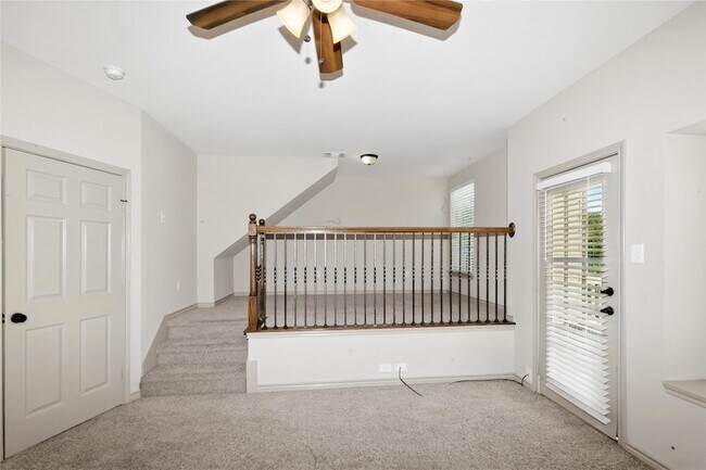Building Photo - 3905 Vista Mar Dr