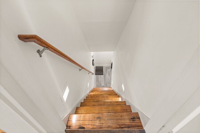 Building Photo - East AVL - Newly Renovated Older Home Featuring Garage and Bonus Room