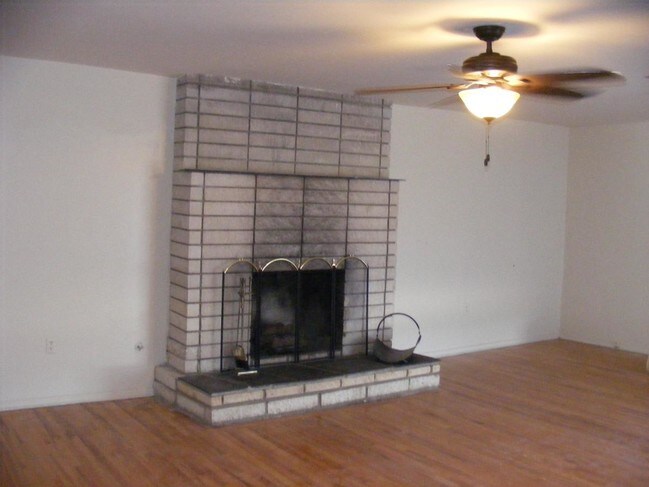 Bonus Room Gas log fireplace - 15252 Devonshire St