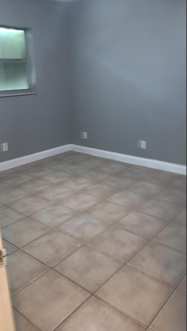 Building Photo - 407 SE 3rd Ave