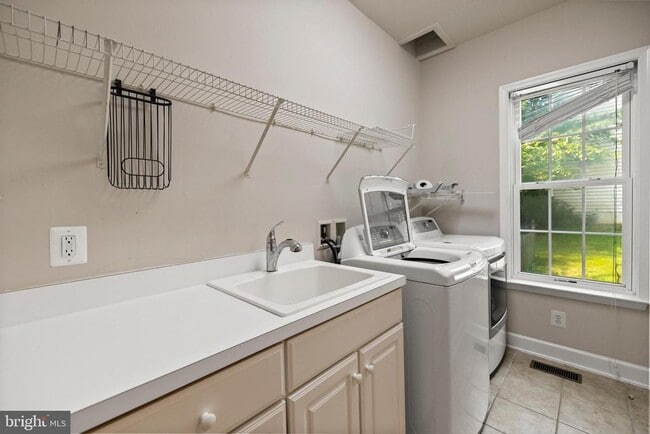 Building Photo - 9401 Old Settle Ct