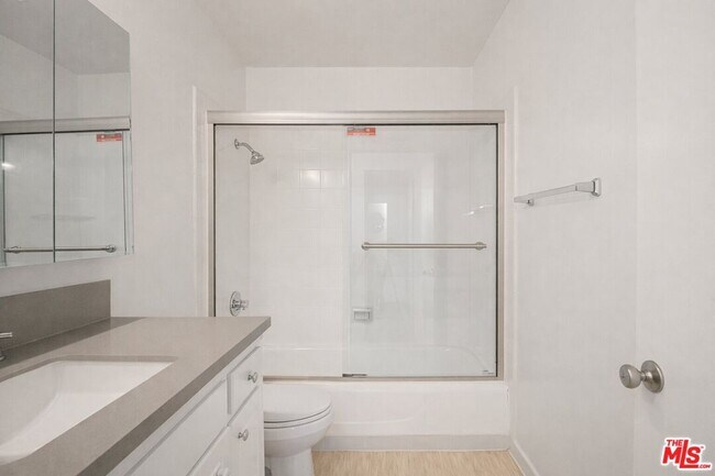 Building Photo - 1221 Amherst Ave