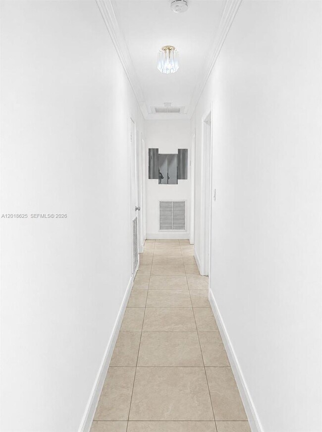 Building Photo - 765 W 70 Pl