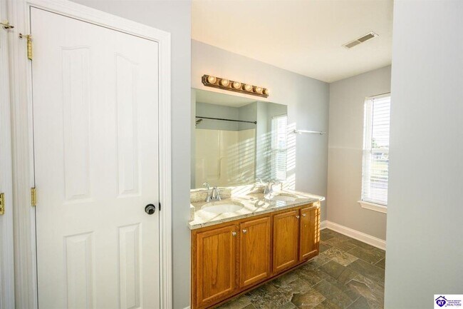 Building Photo - 611 Flushing Meadows Dr