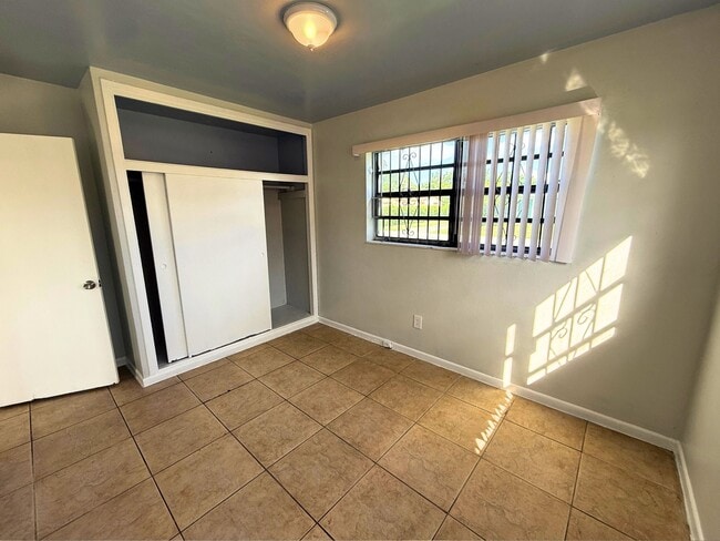 Building Photo - 20520 NW 24th Ct