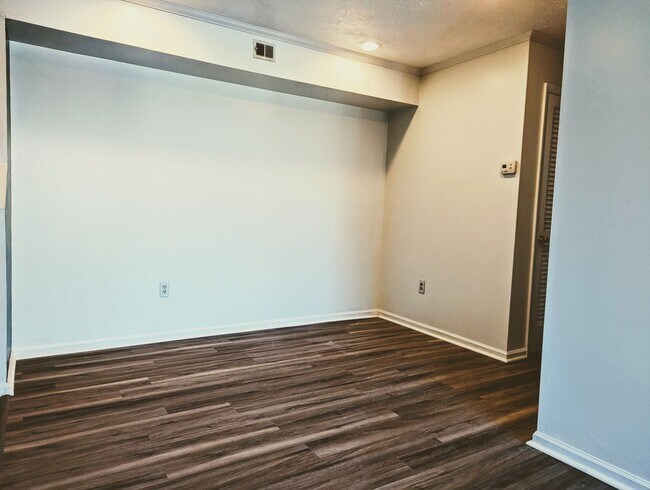 Building Photo - 4004 Governors Square
