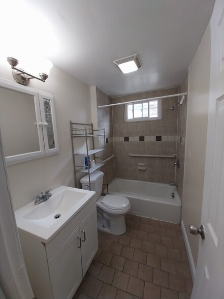 Bathroom - 244 E Hanover St