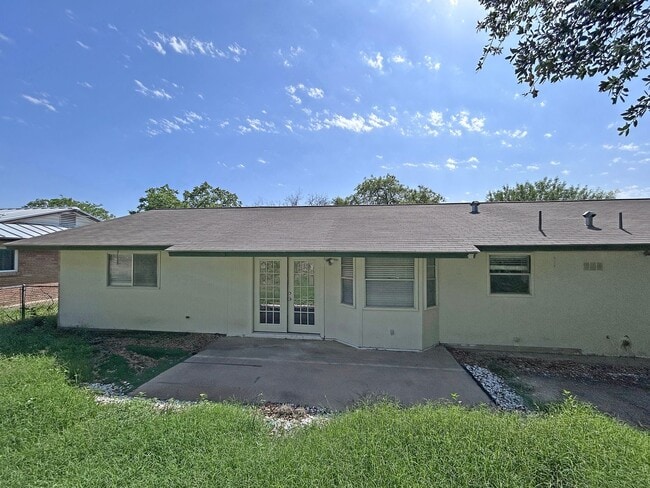 Building Photo - Charming 3-Bedroom Home in Sought-After Li...