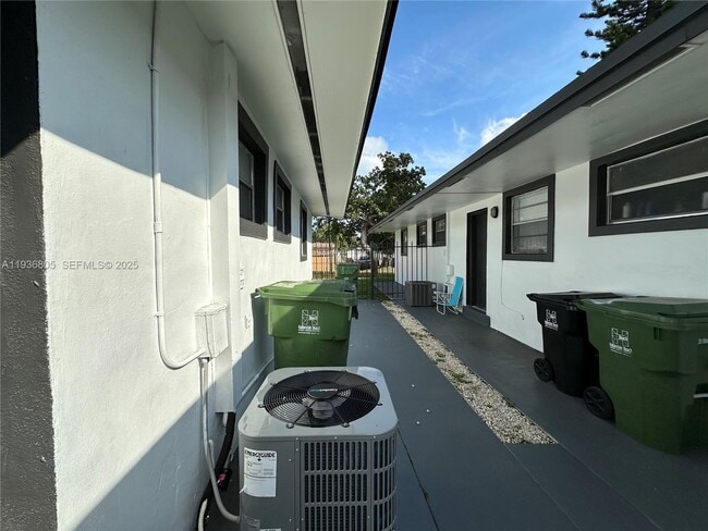 Building Photo - 116 NW 2nd Ave