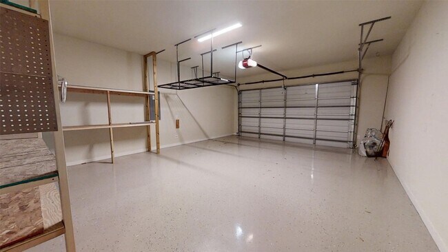 Building Photo - 2405 Vineyard Dr