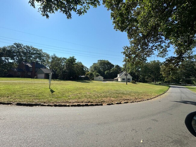 Building Photo - 207 Edgemont Ave