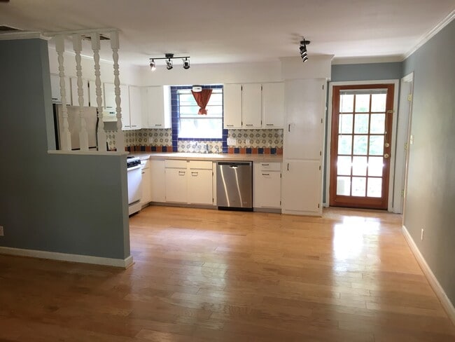Building Photo - 3014 Matador Dr