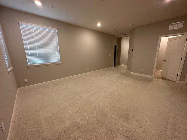 Building Photo - 1561 Osborn Dr