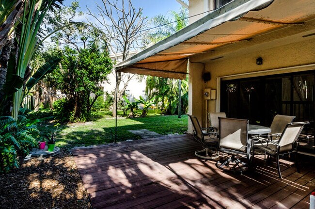 Building Photo - 363 W Camino Real