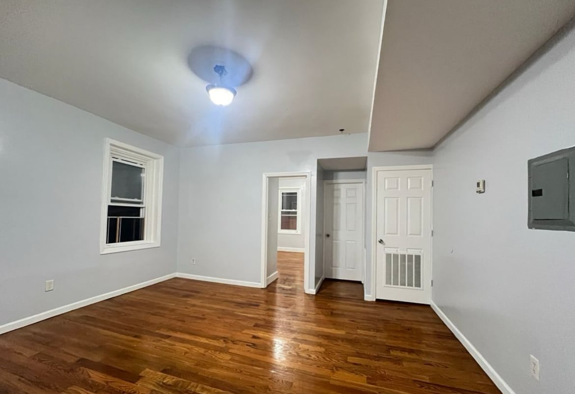 Building Photo - 224 3rd St