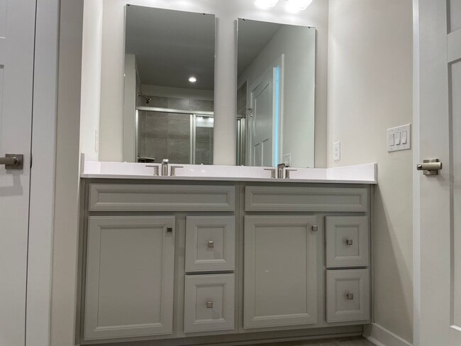 Building Photo - 3 Bedroom 2 Bath Home in Middle Creek Vill...